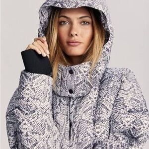 Varley Snakeskin Puffer in Medium